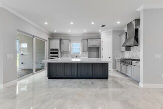 10308 Silent Night Ln, Sarasota, FL 34241