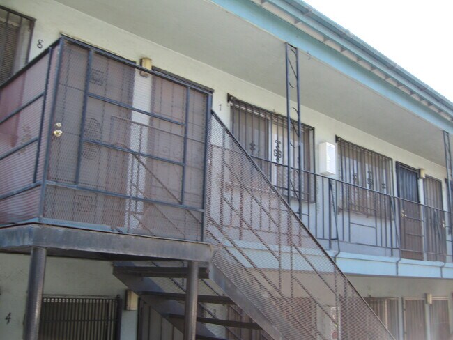 10010 Macarthur Blvd unit 1, Oakland, CA 94605 - photo 3