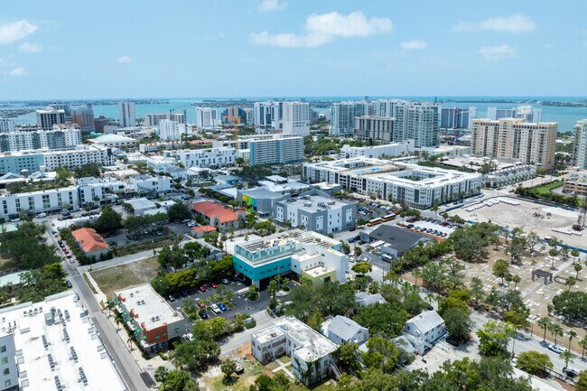 The Rosemary District offers a variety of restaurants and retail nearby to Amaryllis Park.