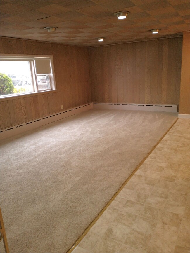 Living Room W/Picture Window