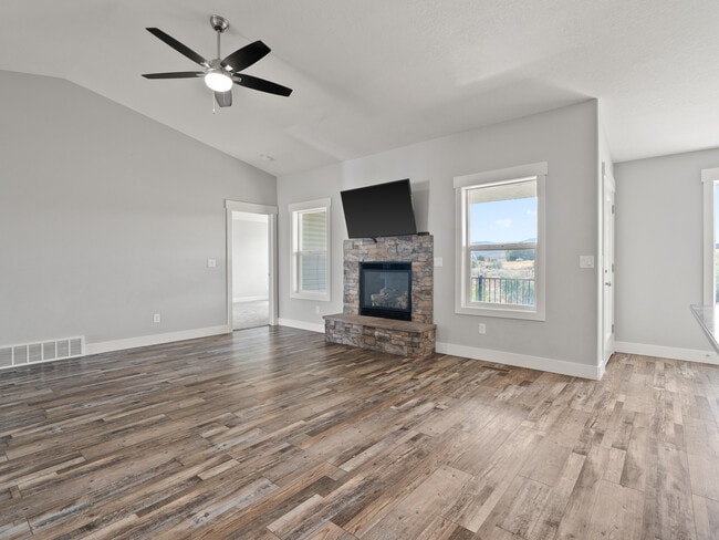 1459 Foxmore St, Pocatello, ID 83204 - photo 3