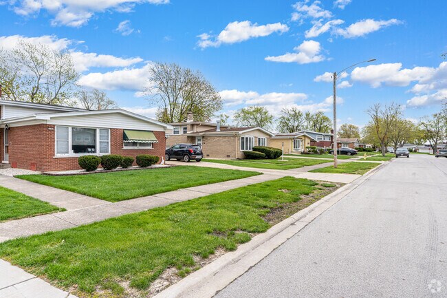 The residential streets are safe and quiet for walking in North End.