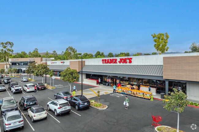 There are many shopping centers around Simi Valley that host local and national retailers.