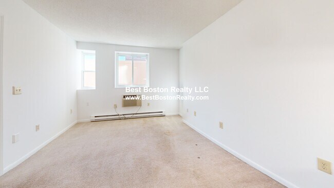 216 Revere Beach Pkwy unit 4A, Chelsea, MA 02150 - photo 3