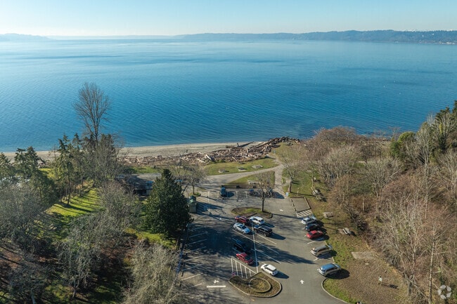 The Saltwater State Park parking lot is easily accessible and offers ample parking. space.
