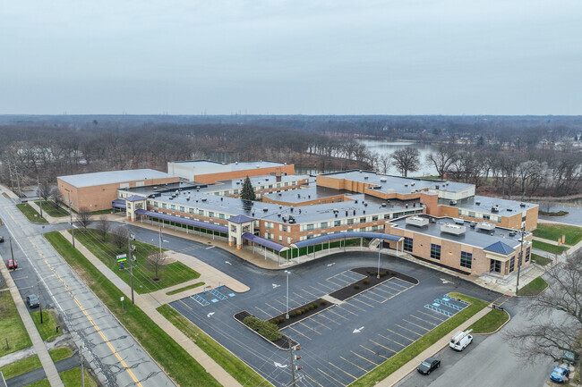Hobart Middle School has a B rating from Niche.