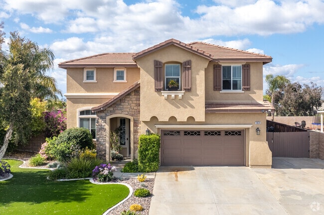 In Orangecrest, there are many beautiful single-family homes like this one.