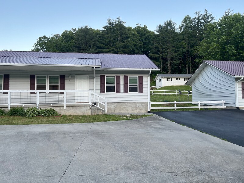 1218 Hyatt Creek Rd unit B1, Bryson City, NC 28713 - photo 1