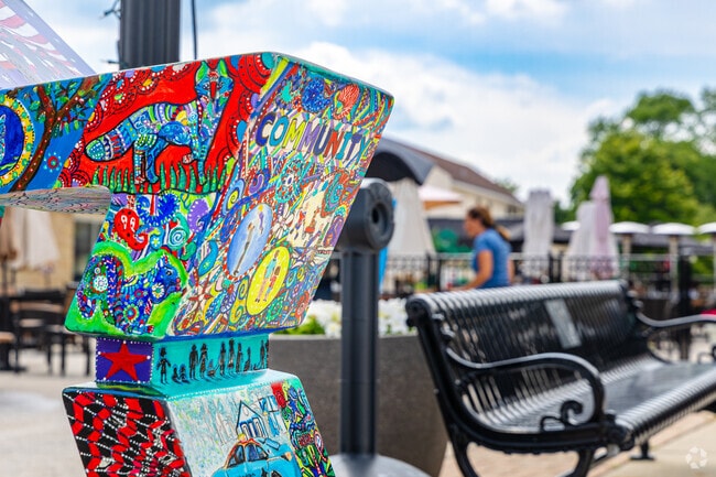 Spot the local murals and art installations in Mundelein.