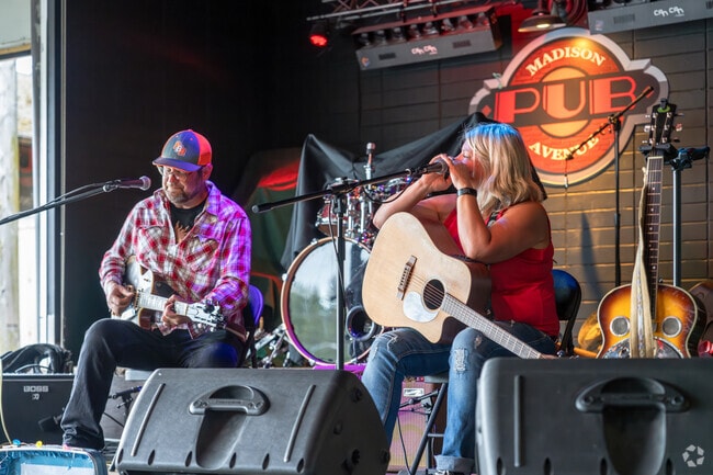 Madison Ave Pub near Harborview-Seahurst-Glenhaven has a weekly Singer-Songwriter Showcase.