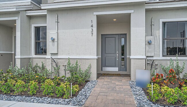 335 NE 16th St, Florida City, FL 33034 - photo 7