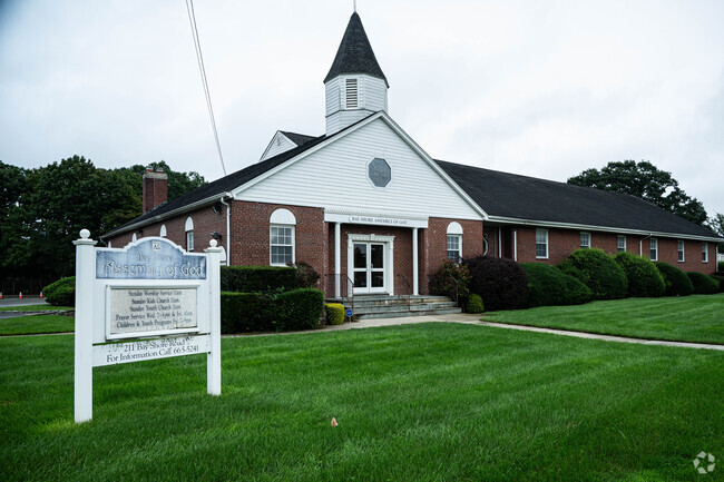 The Bay Shore Assembly of God made provisions to open the Bay Shore Christian School in 1984.