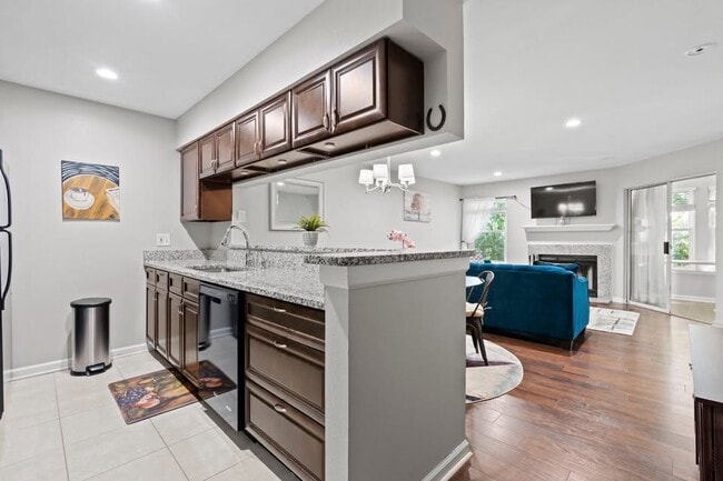 3313 Wyndham Cir unit 1, Alexandria, VA 22302 - photo 3