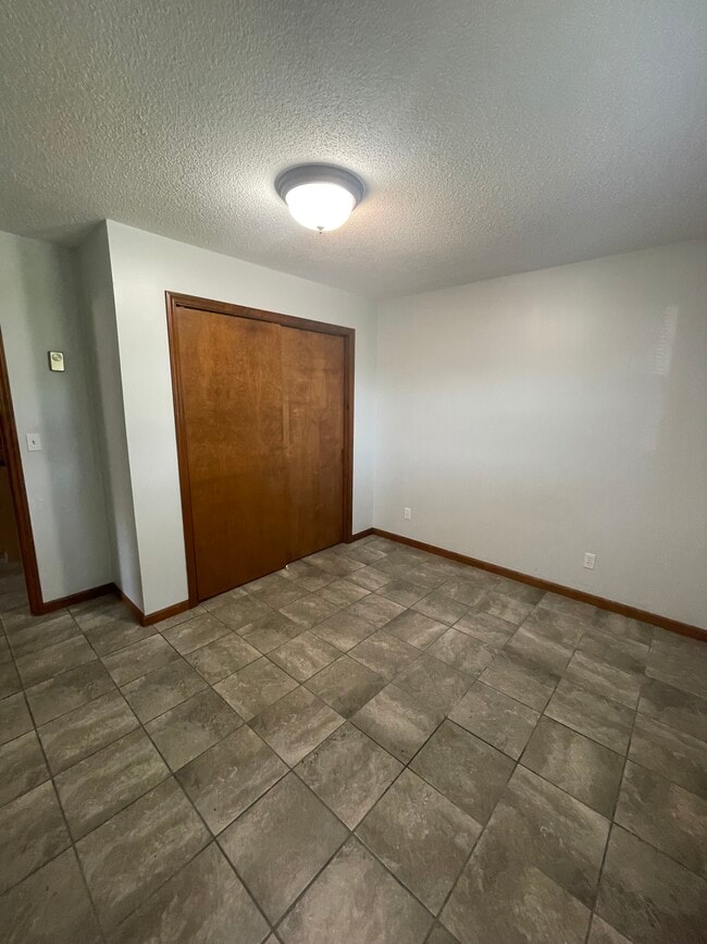 918 N Walnut St unit Apartment A, Olney, IL 62450 - photo 5