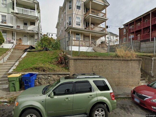 83 Southview St unit First floor, Waterbury, CT 06706 - photo 2