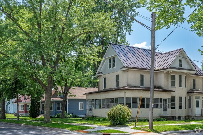 Homes of all sizes line the streets of Holy Trinity Longfellow.