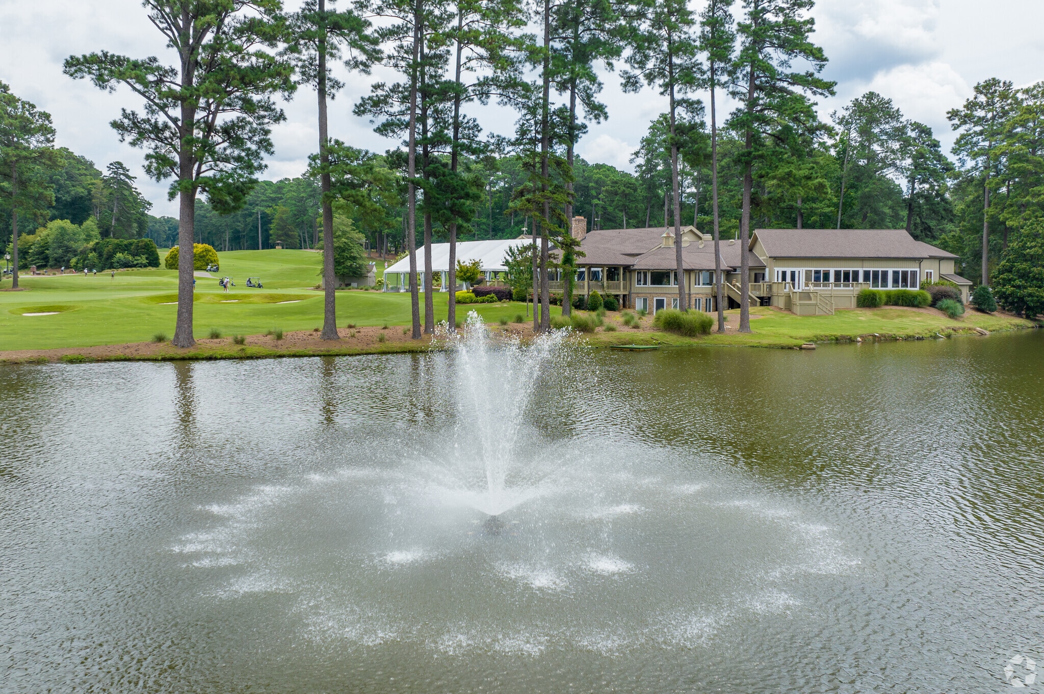 Come dine at the elegant clubhouse at MacGregor Downs.
