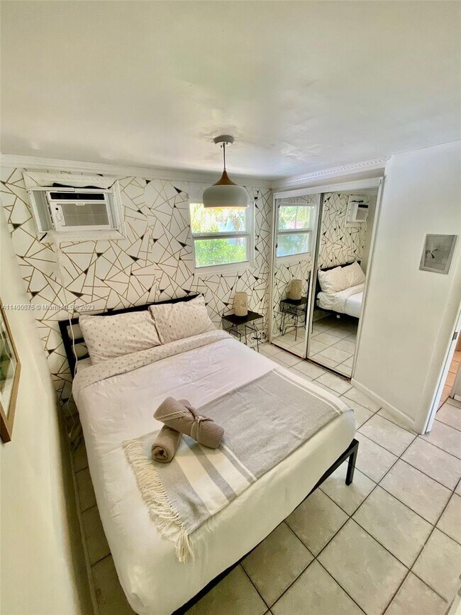1310 NE 30th St, Oakland Park, FL 33334