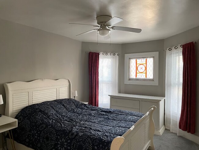 52 18th St unit 2 br upper updated f, Buffalo, NY 14213 - photo 4