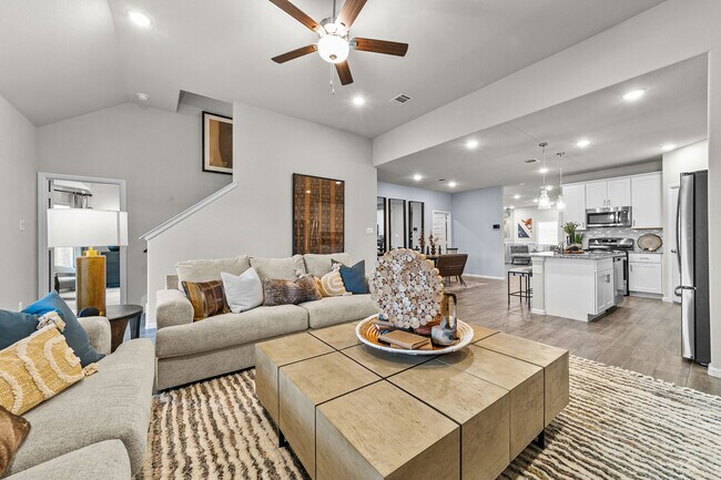 1048 Tarryhill Dr unit 36493930, Crowley, TX 76036 - photo 4