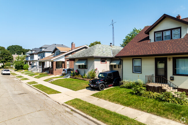 Homes from the early 1900s make up the architectural scenery of Cedar Bend.