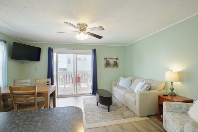 606 Carolina Beach Ave S unit ID1302657P, Carolina Beach, NC 28428 - photo 3