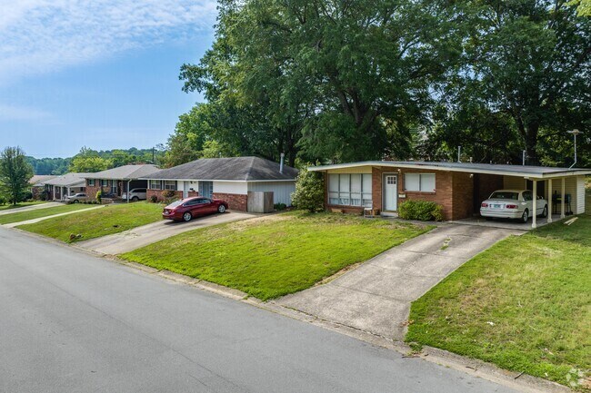 A row of minimal, traditional ranch home in West Markham Arkansas.