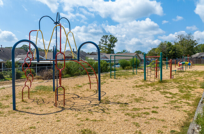 Dalraida Elementary School has outdoor activities for your young students.