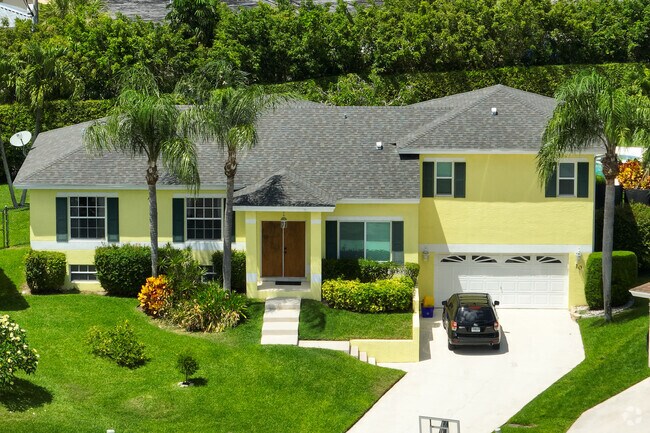 Some communities have large split-level homes in High Ridge.