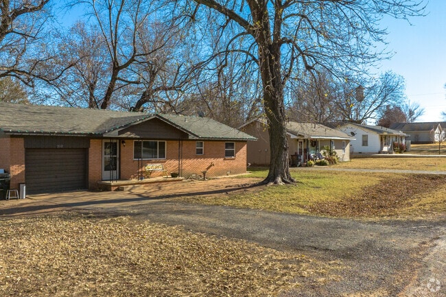 Washington offers single story ranchers located at the heart of the neighborhood.