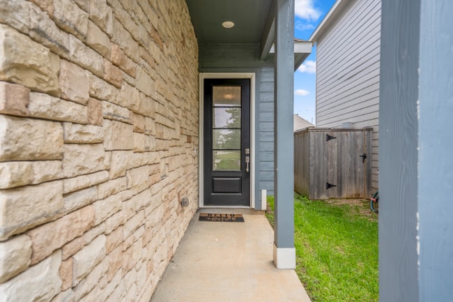 613 Royal Arch Dr, Conroe, TX 77304 - photo 2