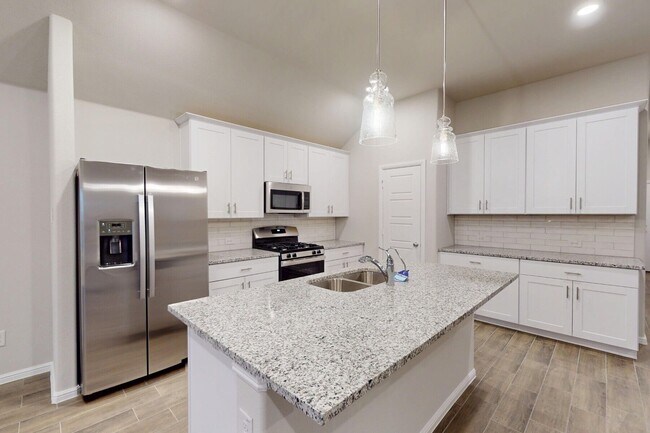 133 Hudson Ln unit 36501779, Justin, TX 76247 - photo 5