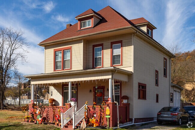 Classic Four Square homes are common around Downtown Steubenville.