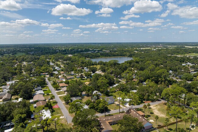 Turnbull Street Park can be found by a small lake in the Central Mainland neighborhood.
