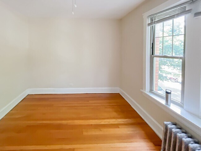 1607 W Berteau Ave unit 2, Chicago, IL 60613 - photo 6