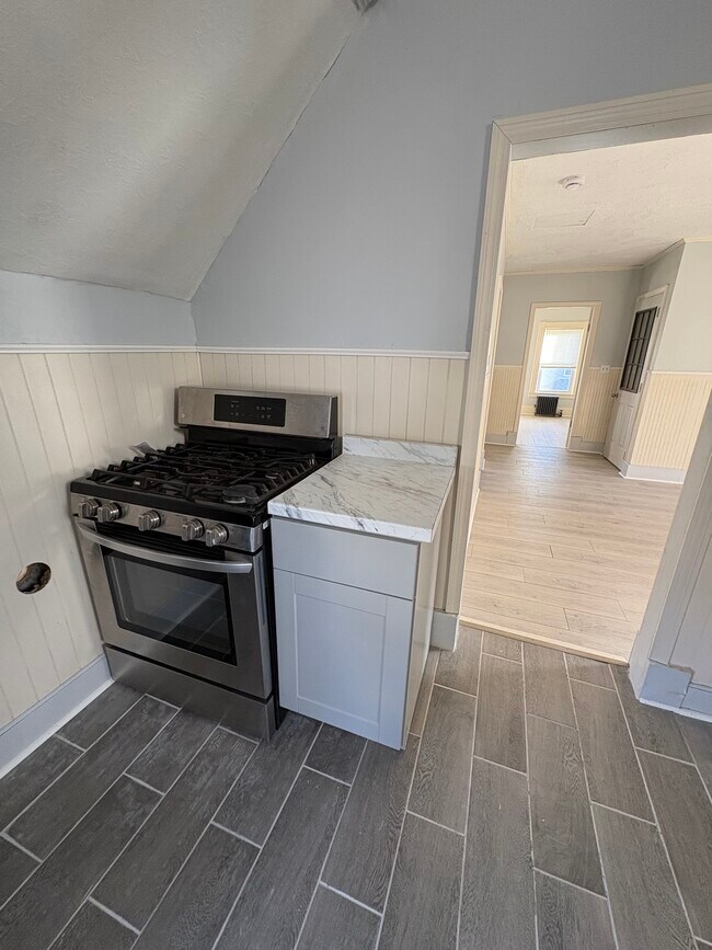 121 London St unit 2, Lowell, MA 01852 - photo 3