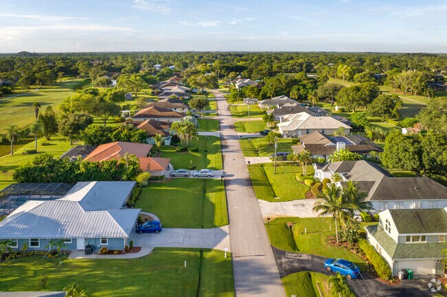 Lakewood Park homes often sit along the golf course.