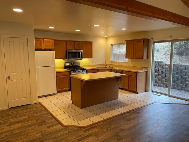 1755 NE Lotus Dr, Bend, OR 97701 - photo 6