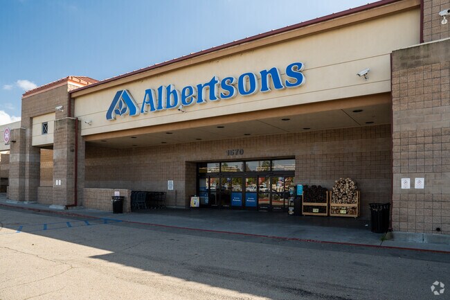 Many residents shop at the local grocer Albertsons near Mesa Rock Escondido.