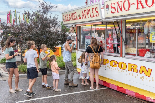 Hastings Rivertown Days also has classic fair food available like popcorn and caramel apples.