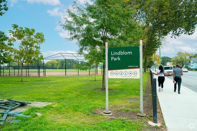 Located near Chicago Lawn, Lindblom Park features a gym, fitness center, and outdoor activities for all ages.