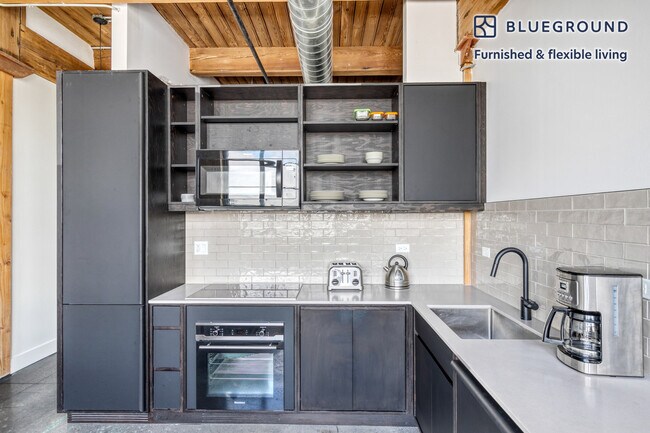 2061 N Southport Ave unit FL3-ID567, Chicago, IL 60614 - photo 6