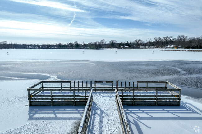 Lake Kohlmeier Park offers Owatonna residents a year-round finishing pier.