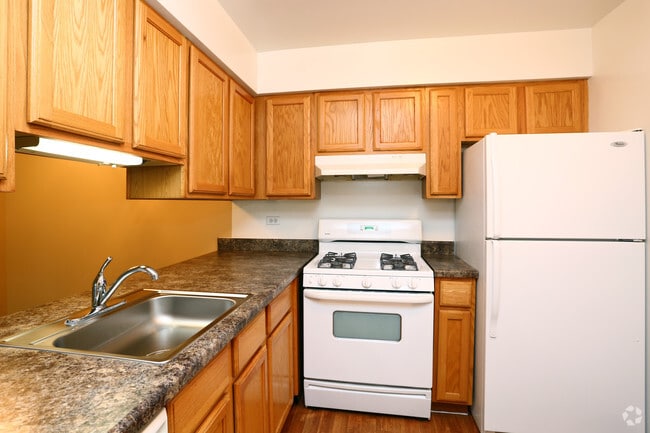 Emerald Pointe Apartments, Vernon Hills, IL 60061 - photo 2