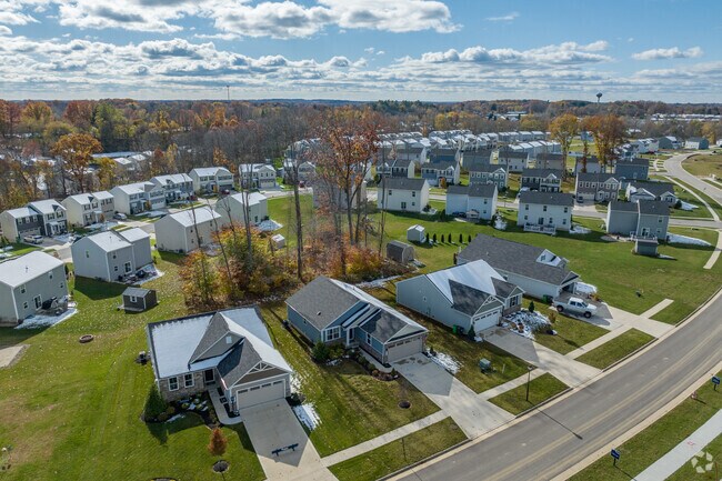 There are many styles of homes in Lakemore.