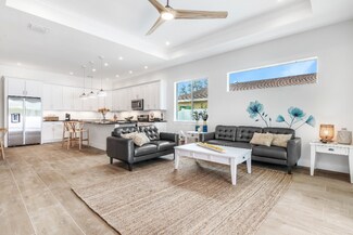 789 109th Ave N, Naples, FL 34108