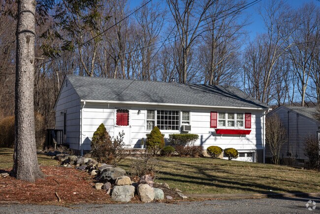 When White Meadow Lake transitioned into the year-round community that it is today, homeowners expanded their existing dwellings, but some original cottage-style homes still exist.