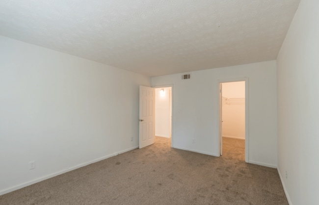 Jackson Brown Courts, Stone Mountain, GA 30083 - photo 4