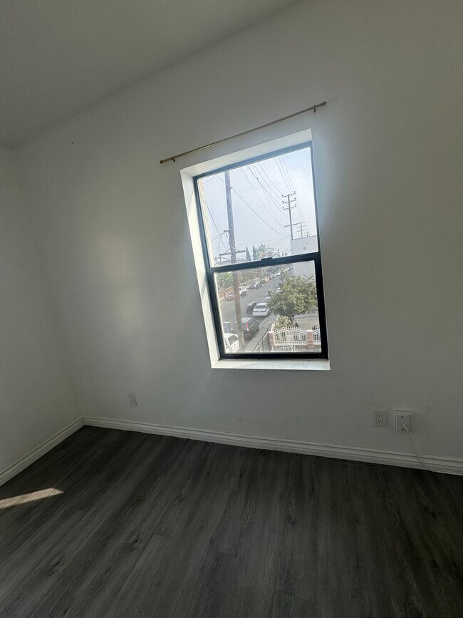 4502 S Broadway unit 3, Los Angeles, CA 90037 - photo 5