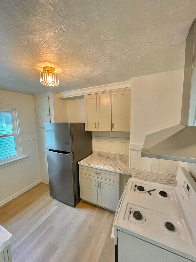 250 Saint Lawrence Ave Unit Upper, Buffalo, NY 14216